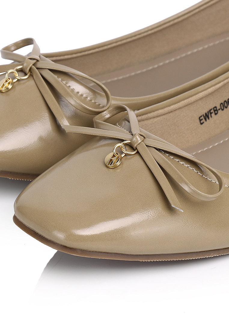 Alodie Comfy Fit Footbed Flats & Ballerina In Khaki