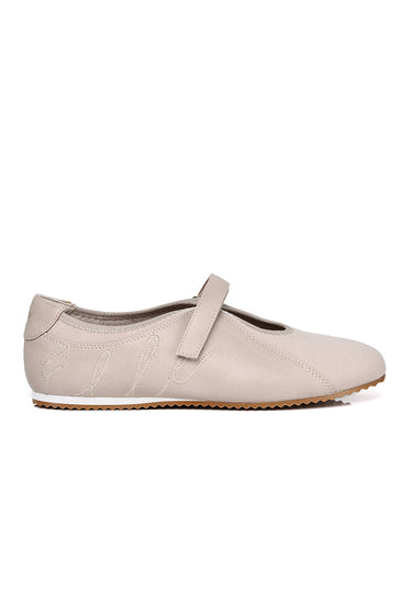 Soline Comfy Fit Footbed Microfiber Leather Sneakers In  Nude